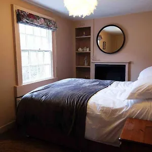 Regency 10 Minutes From Centre Apartment
