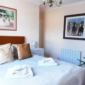 Pulteney Road Apartment