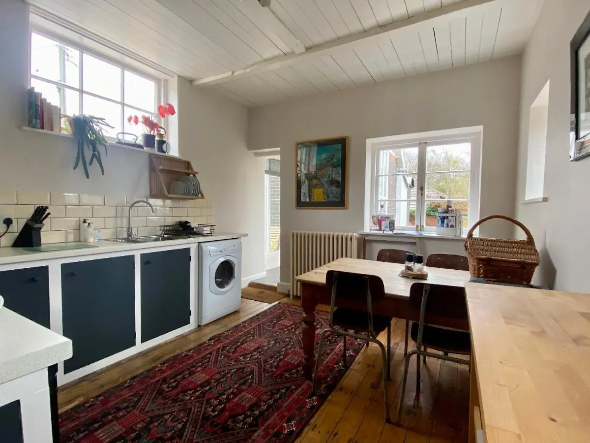 Holiday home Artist'S Retreat - Old Signal Box - Private Sauna Bath
